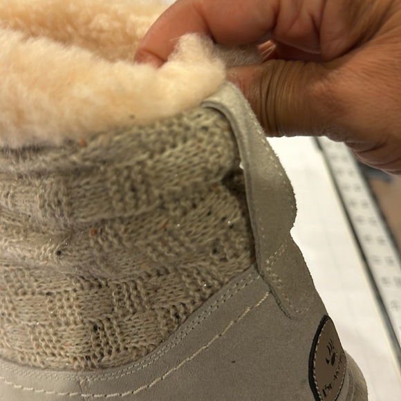 Virginia Winter White Bearpaw Boots Size 9 - Picture 10 of 10